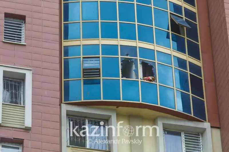 Поддались панике – министр по ЧС о выпрыгнувших при пожаре из окон в Алматы