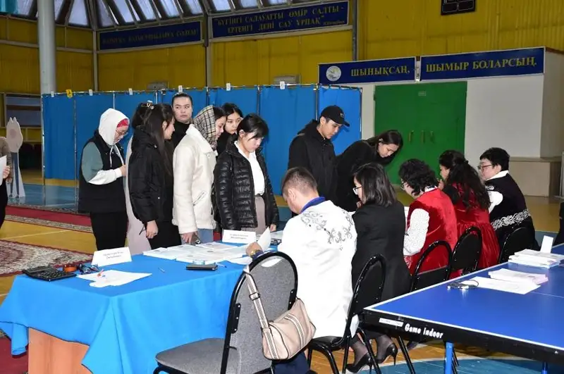 Очереди образовались на избирательных участках в Уральске