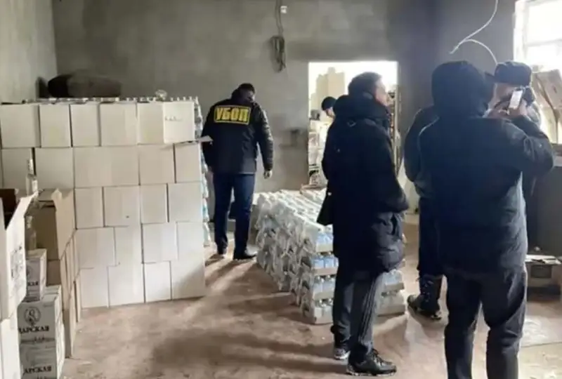 3,5 тысячи литров нелегальной алкогольной продукции изъяли атырауские полицейские