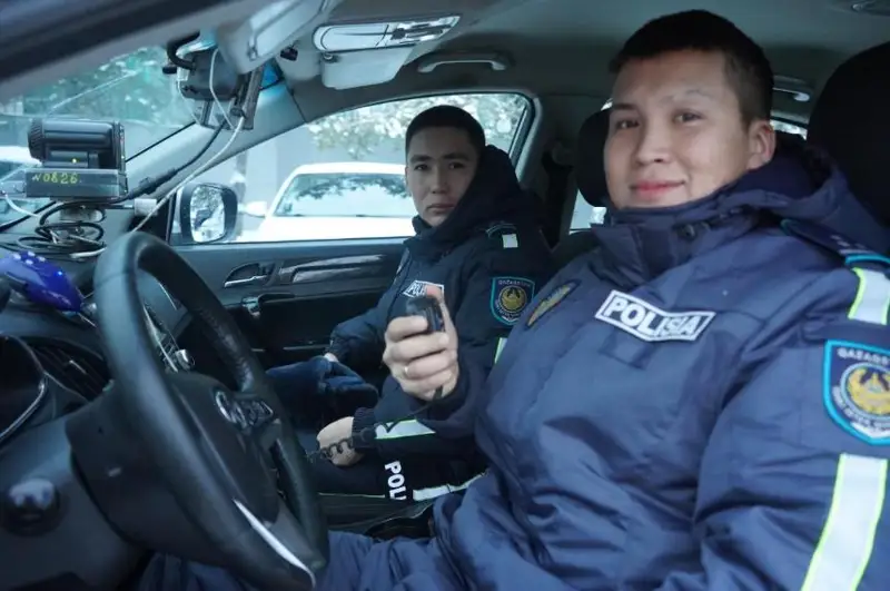 Костанайские полицейские оказали помощь россиянину в дороге