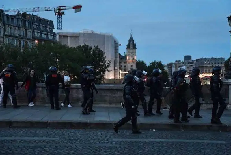 Францияда 45 мингга яқин полициячи қонун ва тартибни таъминлайди