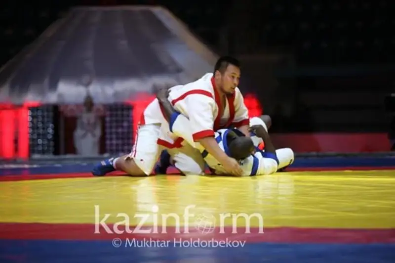 قىتايدا قازاق كۇرەسىنەن وتەتىن چەمپيوناتقا ءۇش اۆتوكولىك تىگىلدى