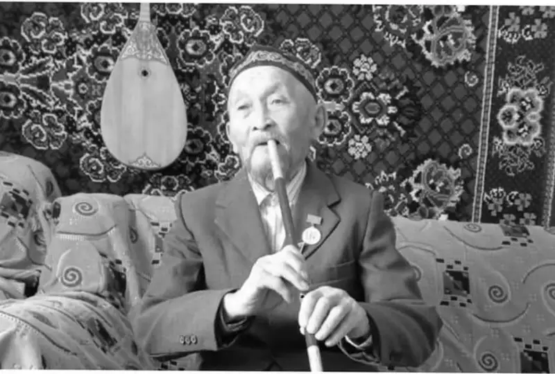 بەلگىلى سىبىزعىشى كالەك قۇماقاي ۇلى دۇنيەدەن وزدى