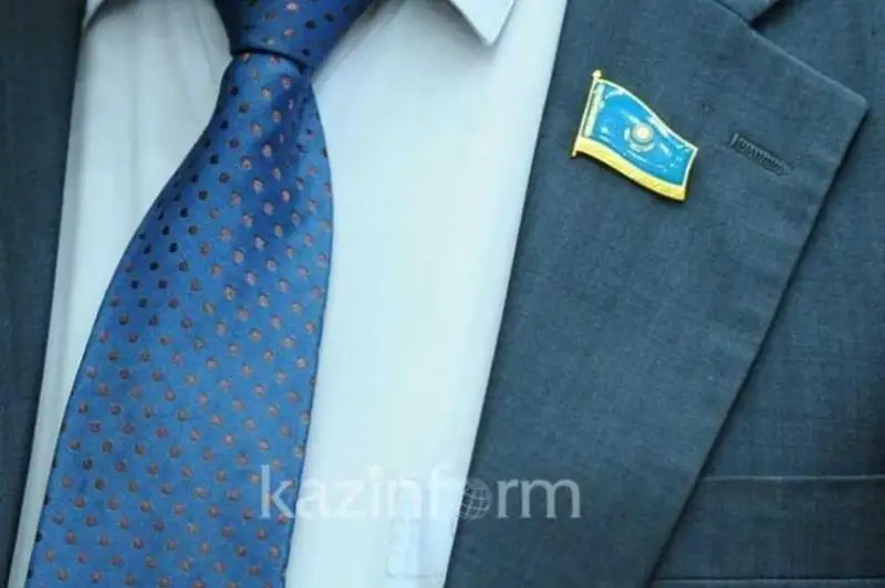 VIII чақириқ ҚР Парламенти депутатларига гувоҳнома ва кўкрак нишонлари топширилди