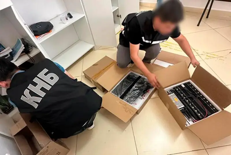 ۇ ب ت- دا تالاپكەردىڭ كومپيۋتەرىنە قاشىقتان قوسىلىپ، جوعارى بالل الۋعا كومەكتەسكەن كۇدىكتىلەر ۇستالدى