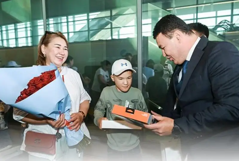 Миллионного пассажира поезда Тальго наградили в Астане