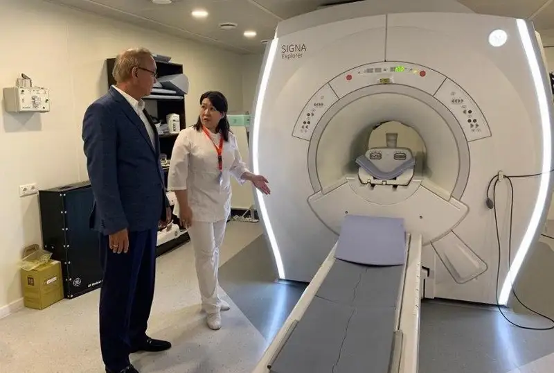 Сенатор Султанбек Макежанов обсудил вопросы системы здравоохранения в Алматы