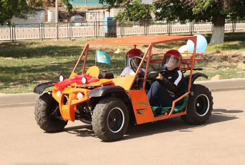 Автомобиль «Багги» построили учитель и школьники в области Улытау