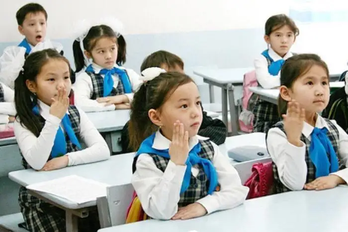 قازاق تىلىندە ءبىلىم الاتىن وقۋشىلار سانى كوبەيگەن: قازاقشا وقىتاتىن قانشا مەكتەپ بار؟