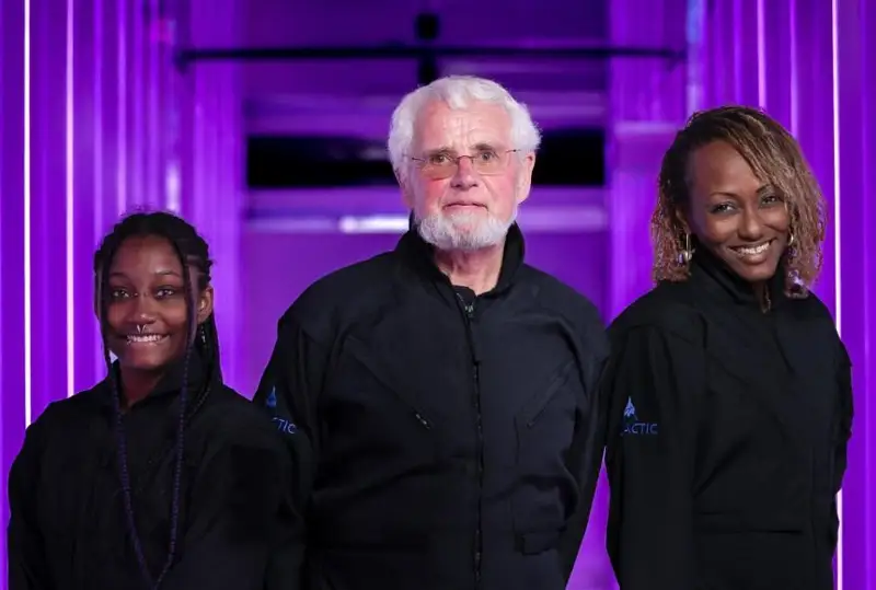 Объявлены имена участников второго коммерческого полета в космос