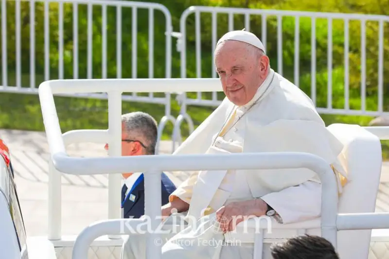 Рим папаси операция қилинади