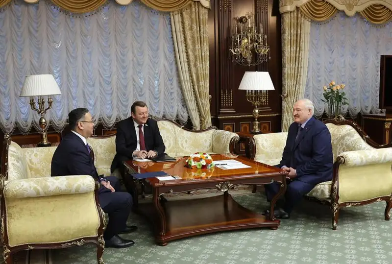 Murat Nurtileý Aleksandr Lýkashenkomen kezdesýi qalaı ótkenin aıtyp berdi