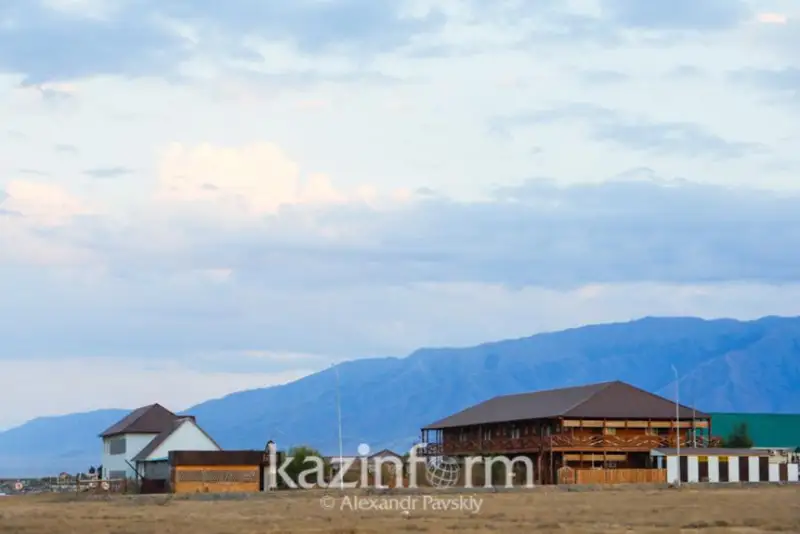 Отдыхать на курортах Казахстана стало дороже