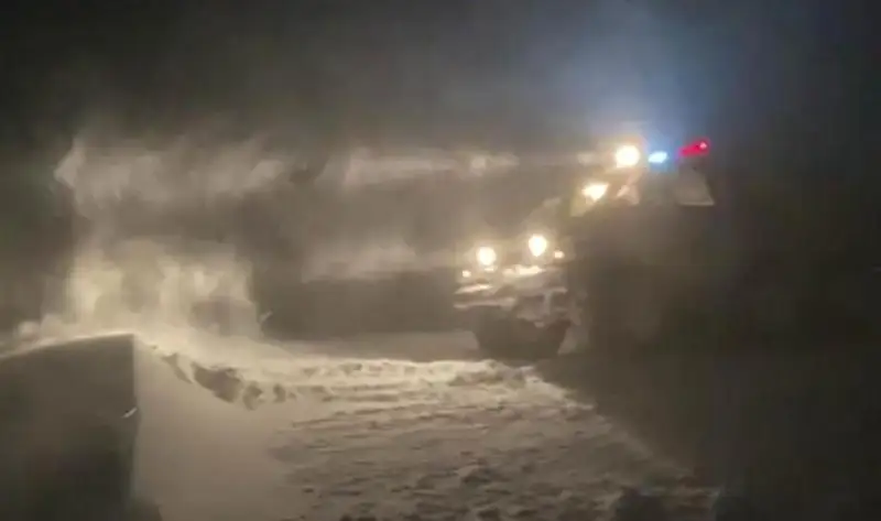 12名被风雪围困的俄罗斯旅客在东哈州获救
