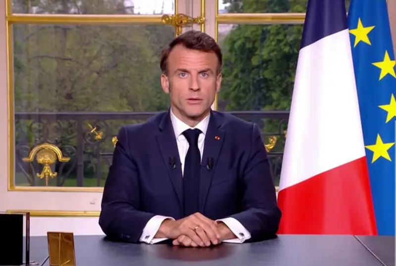 Эмманюэль Макрон пенсия ислоҳоти ҳақида баёнот берди
