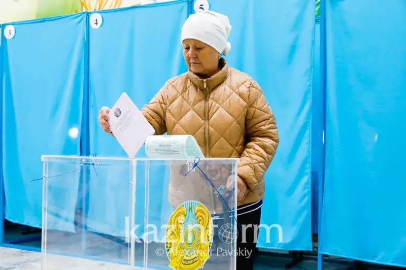 Выборы депутатов: казахстанцы голосуют на 10 тысячах участков