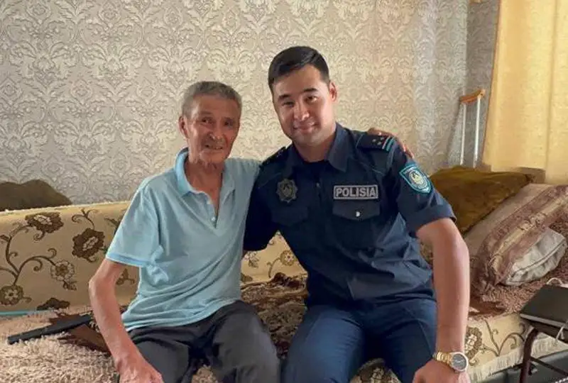 Инвалида из задымленной квартиры спасли полицейские Костанайской области