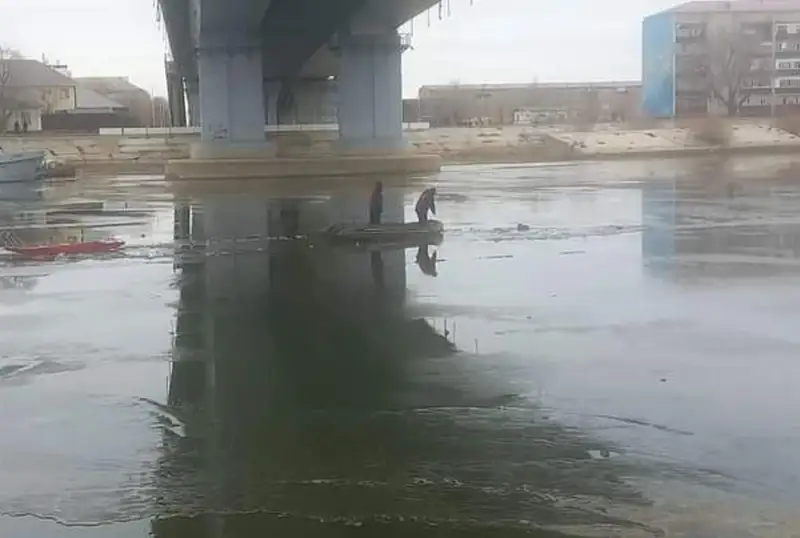 В Атырау продолжаются поиски утонувшего в Урале мужчины