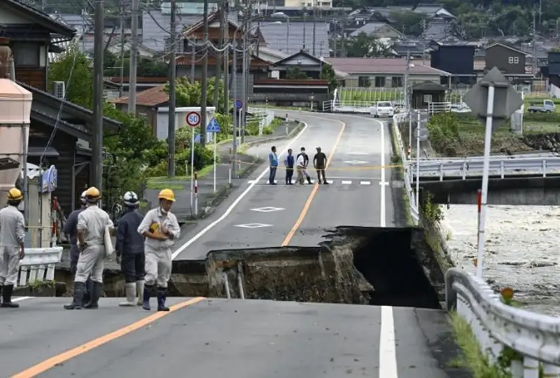 В Японии пострадали 49 человек и 90 тысяч остались без света из-за тайфуна «Лан»