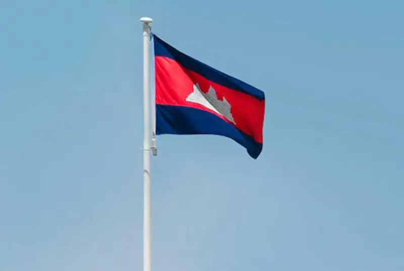 Семейный подряд: премьер-министр Камбоджи «передал» должность сыну