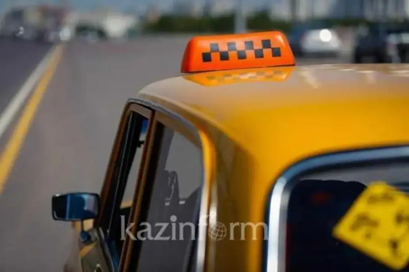 Taksı qyzmetine qatysty túzetýler kóleńkeli naryqty ulǵaıtady - qaýymdastyq
