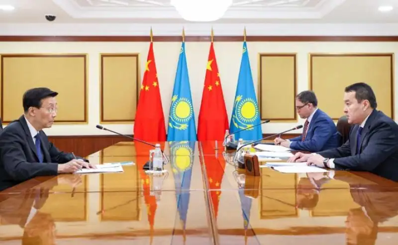 政府总理会见中国驻哈萨克斯坦大使