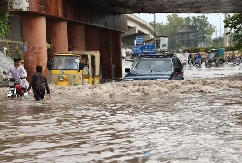 Покистонда 10 та одам сув тошқини қурбони бўлди