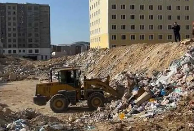 Aqtaýda zańsyz jınalǵan qoqys úıindilerin joıý jumystary bastaldy