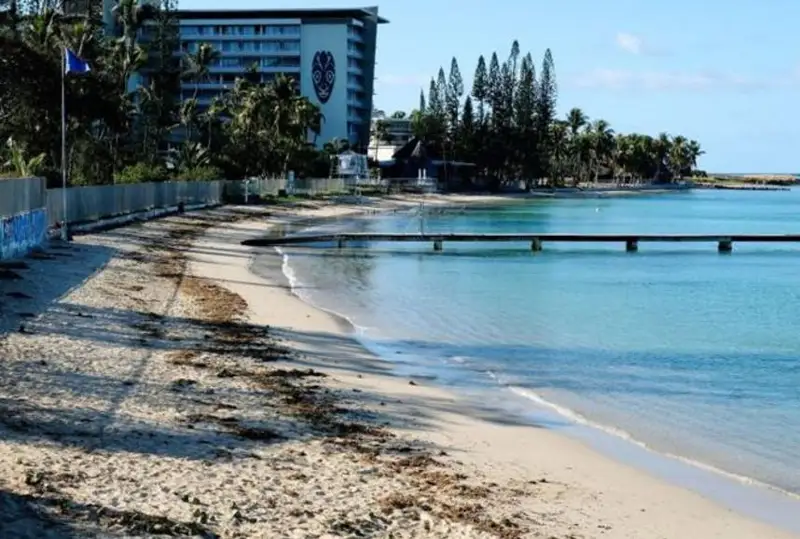 Турист погиб в результате нападения акулы на популярном пляже в Новой Каледонии