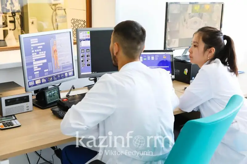 Қозоғистонда 1 сентябрдан шифокорлар ва ўрта тиббиёт ходимларининг маоши оширилади