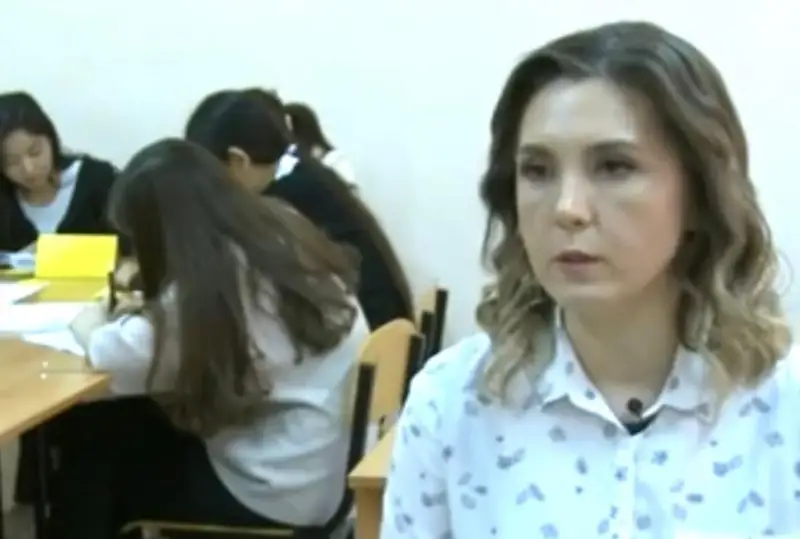 ۇيىمىزدە بارلىعى قازاقشا سويلەيدى - قاراعاندىلىق ۇستاز