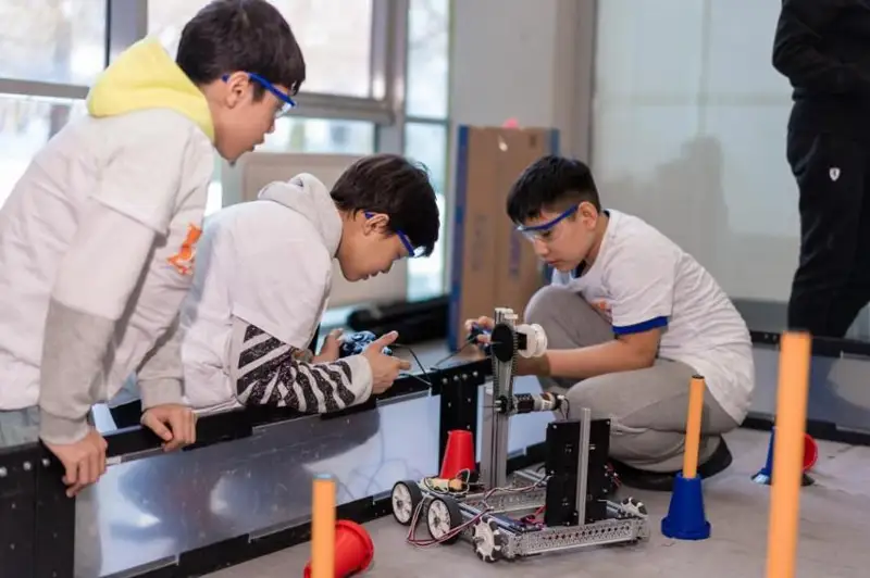 Eki myńnan astam oqýshy robototehnıkadan irikteý chempıonattaryna qatysady