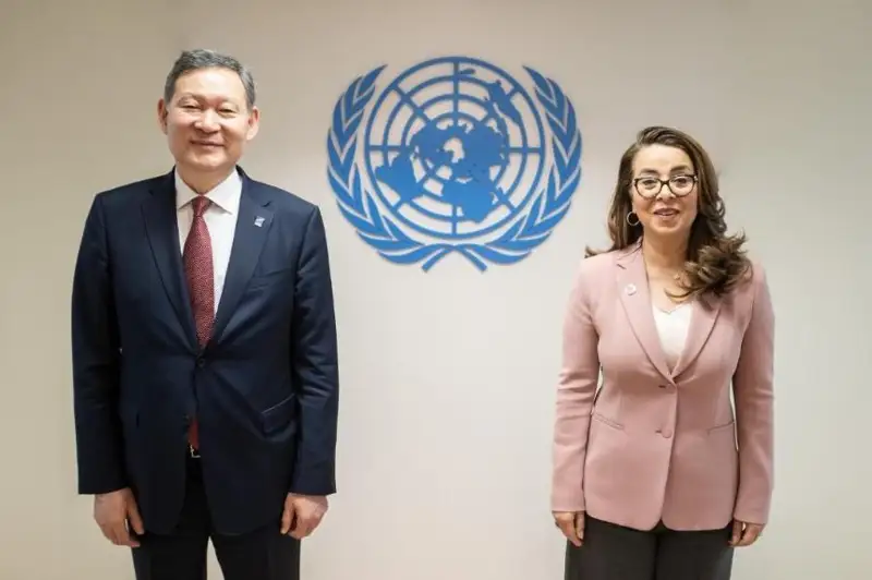 哈外交部第一副部长与部分国际组织负责人进行会谈