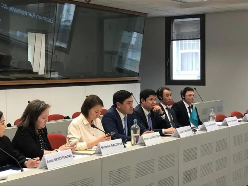 哈萨克斯坦—欧盟小组委员会举行会议讨论能源运输环境气候变化问题