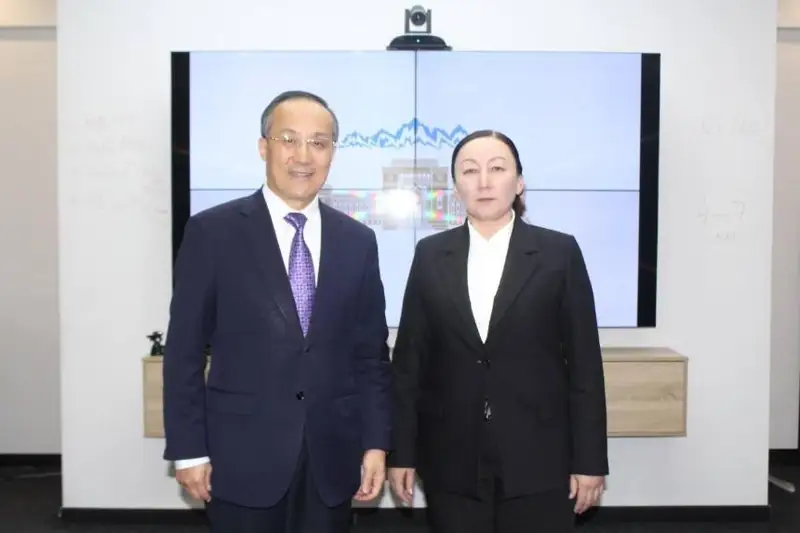 قازاقستان مەن قىتاي عالىمدارى جاستار اراسىندا عىلىمدى بىرلەسە ناسيحاتتاماق