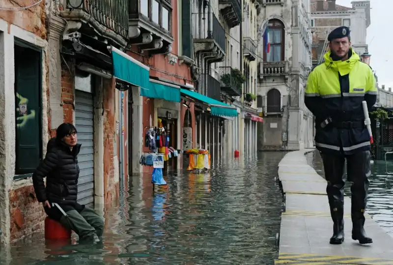 Италияда кучли ёмғир ёғиб, сув тошқини юз берди