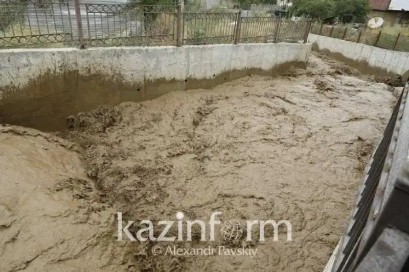 Три селезащитные плотины строятся близ Алматы