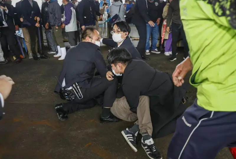 Взрыв произошел вблизи места выступления премьера Японии