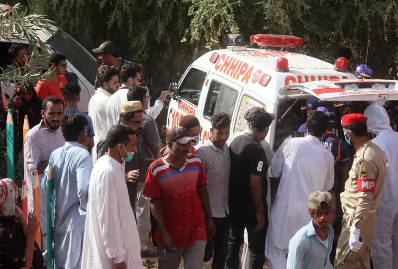 В ДТП с двумя автобусами погибли не менее 13 человек в Пакистане