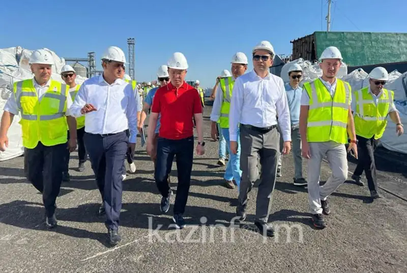 Казахстан и Азербайджан развивают потенциал Транскаспийского коридора