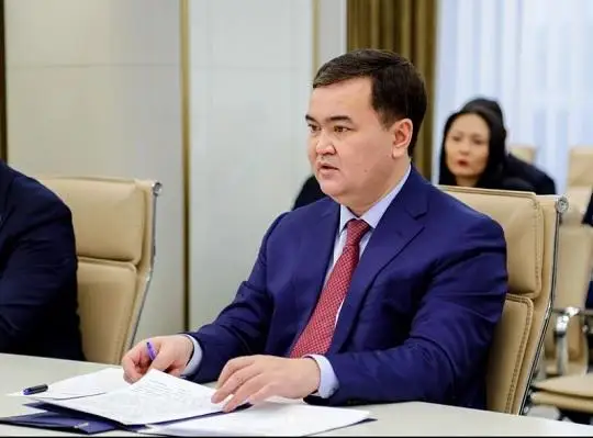 Jeńis Qasymbek ınternetke qatysty astanalyqtardyń shaǵymyna jaýap berdi