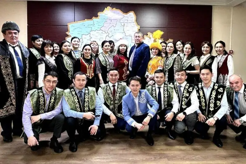 Госслужащие СКО переоделись в национальные костюмы