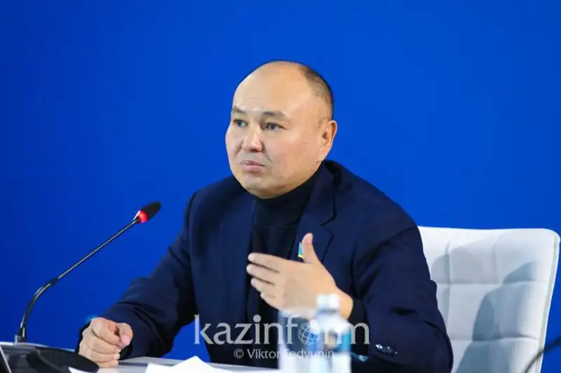 Olıgarhtardy aýyzdyqtap, shetelge zańsyz ketken kapıtaldy qaıtarý óte mańyzdy - Erlan Saırov
