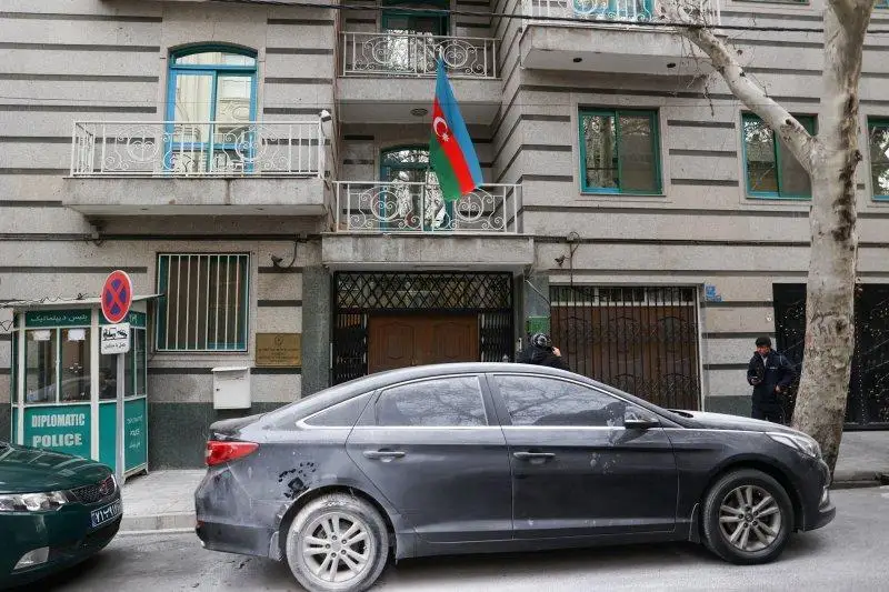 Азербайджан завершает эвакуацию сотрудников посольства в Иране