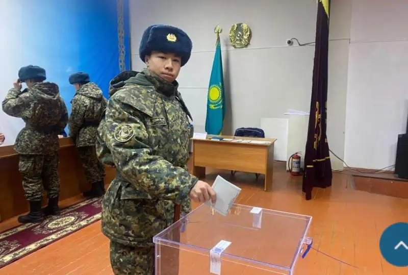 Нацгвардейцы проголосовали в Атырау на выборах