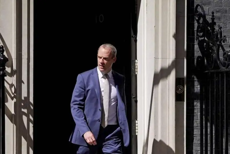 Қўл остидагиларни таъқиб қилишда айбланган Буюк Британия бош вазири ўринбосари истеъфога чиқди