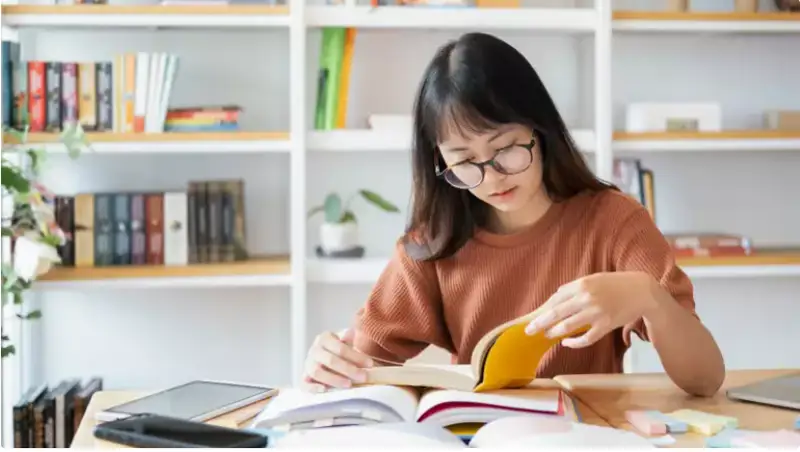 استانا اكىمدىگى گرانتتارىن كىمدەر الدى؟