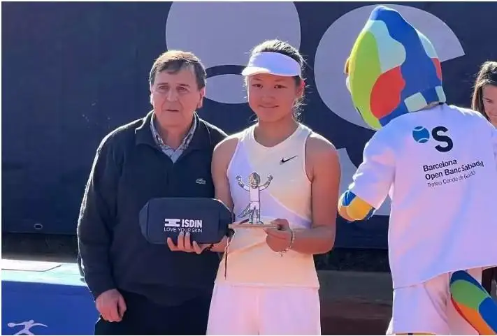 قازاقستاندىق 14 جاسار تەننيسشى بارسەلوناداعى جارىستىڭ جەڭىمپازى اتاندى