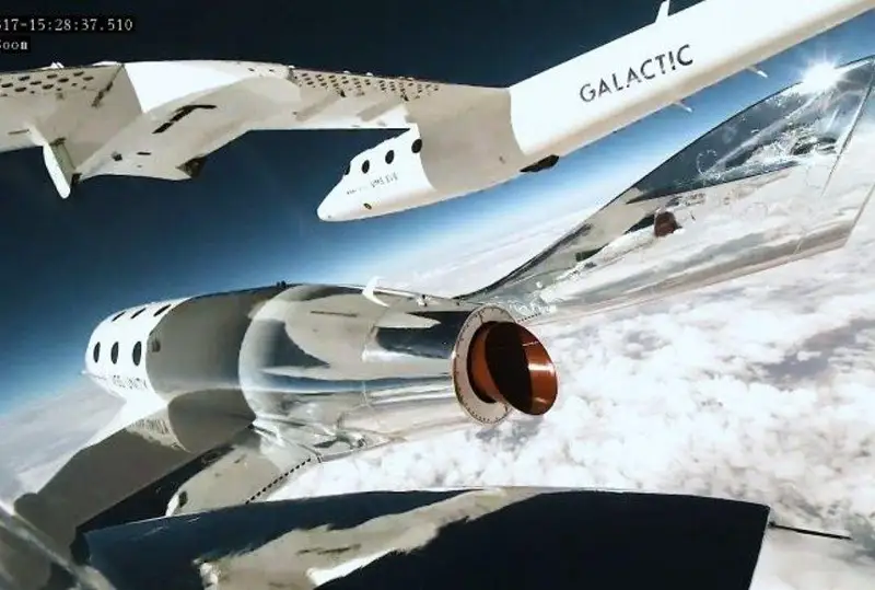 Космолет Virgin Galactic совершил первый коммерческий полет