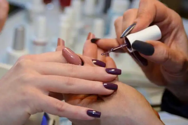 تىرناق ءوسىرىپ، گەلمەن بوياۋ زيان با - سانيتار دارىگەر جاۋابى